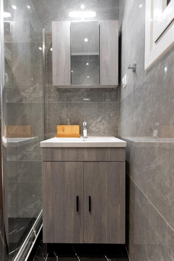 Cosy 2Br Apartment Next To Bars & Restaurants أثينا المظهر الخارجي الصورة