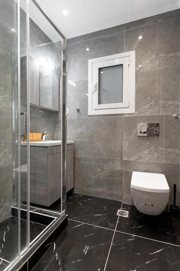 Cosy 2Br Apartment Next To Bars & Restaurants أثينا المظهر الخارجي الصورة