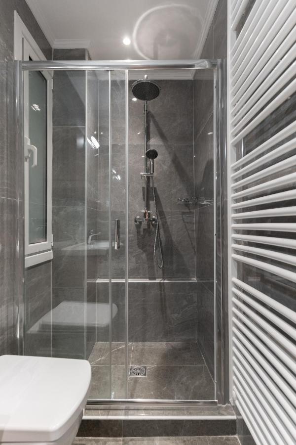 Cosy 2Br Apartment Next To Bars & Restaurants أثينا المظهر الخارجي الصورة