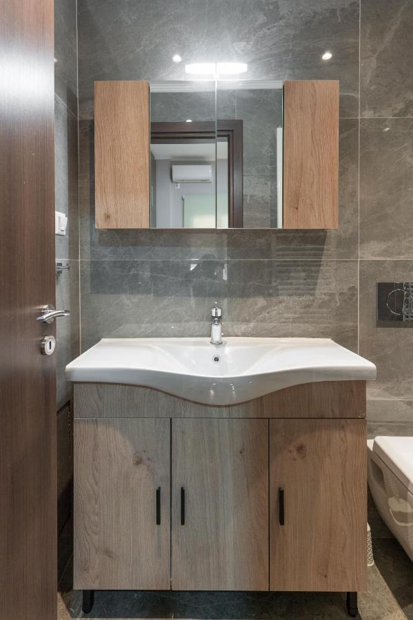 Cosy 2Br Apartment Next To Bars & Restaurants أثينا المظهر الخارجي الصورة