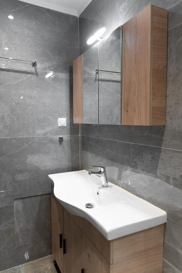 Cosy 2Br Apartment Next To Bars & Restaurants أثينا المظهر الخارجي الصورة