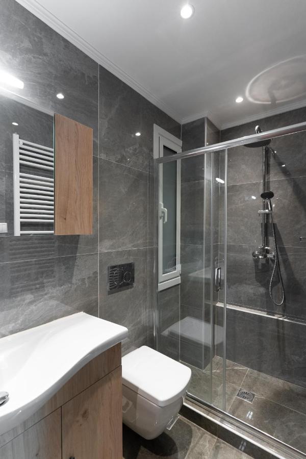 Cosy 2Br Apartment Next To Bars & Restaurants أثينا المظهر الخارجي الصورة
