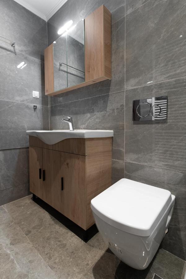 Cosy 2Br Apartment Next To Bars & Restaurants أثينا المظهر الخارجي الصورة