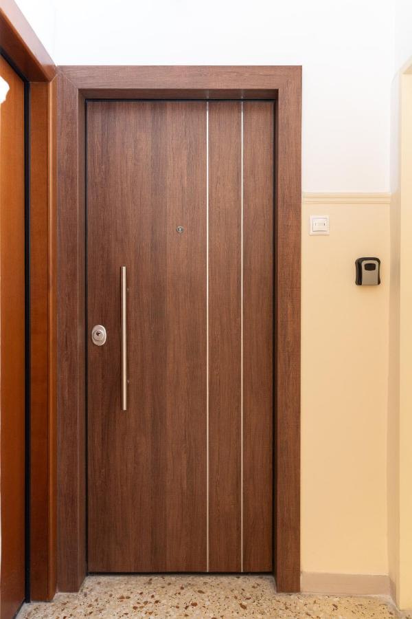 Cosy 2Br Apartment Next To Bars & Restaurants أثينا المظهر الخارجي الصورة