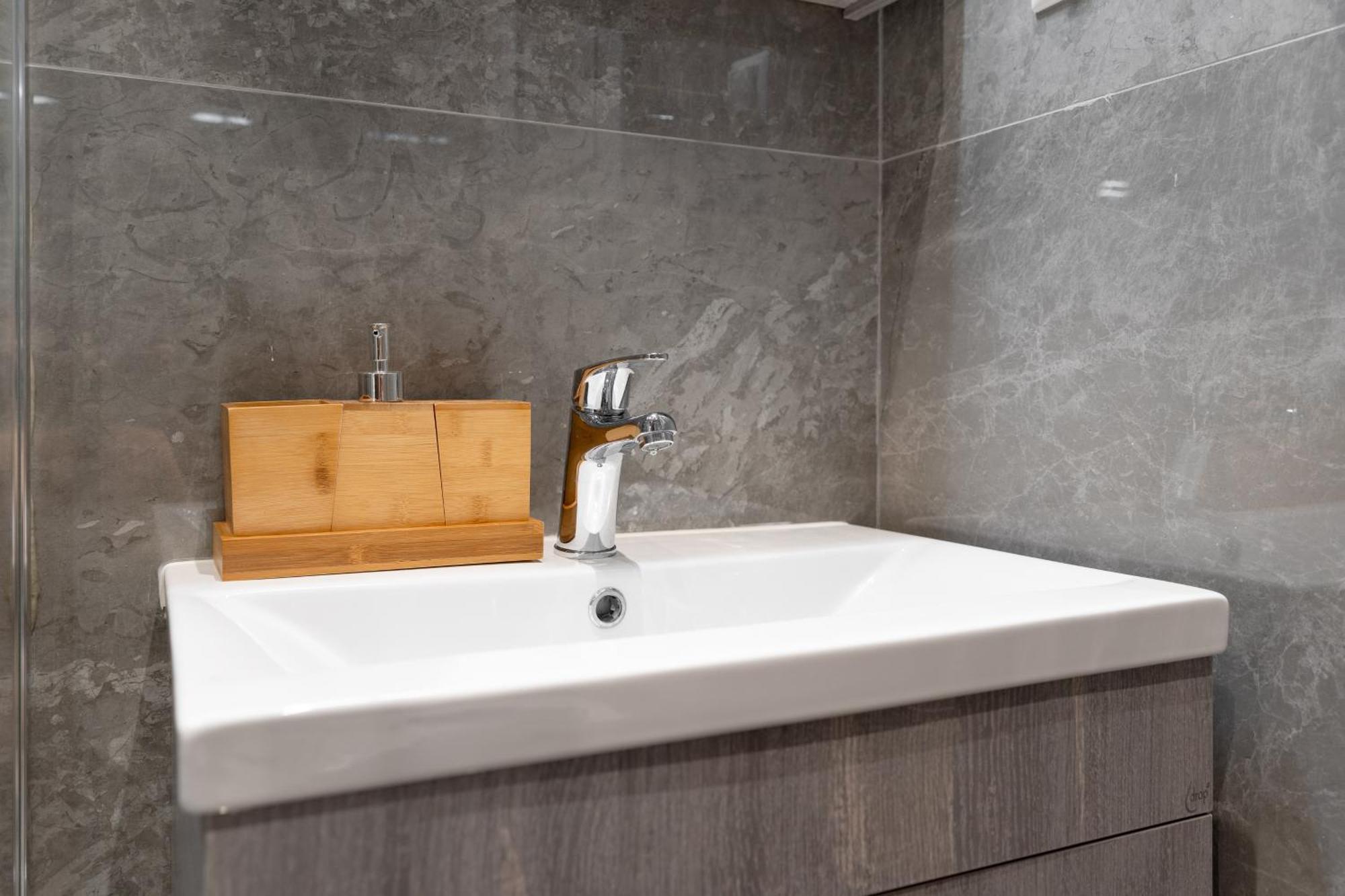Cosy 2Br Apartment Next To Bars & Restaurants أثينا المظهر الخارجي الصورة